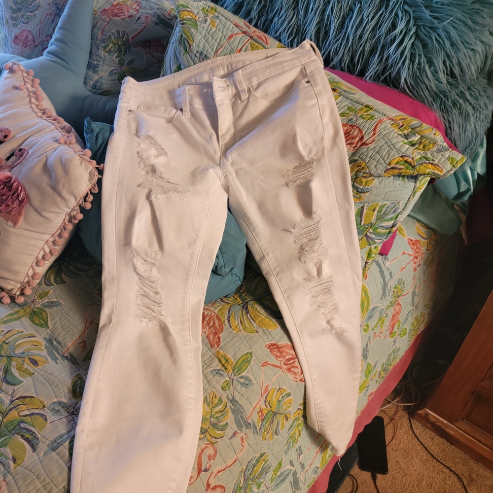 Women's White Distressed Jeans.  Cute and comfy with frayed hem.  Worn ONE time!
